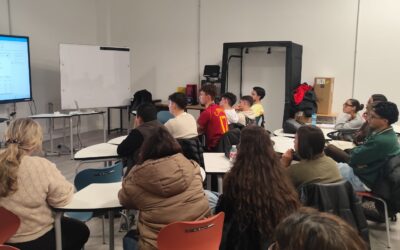 Visita de empresas líderes del sector del transporte y la logística al IES MAESTRO DOMINGO CÁCERES